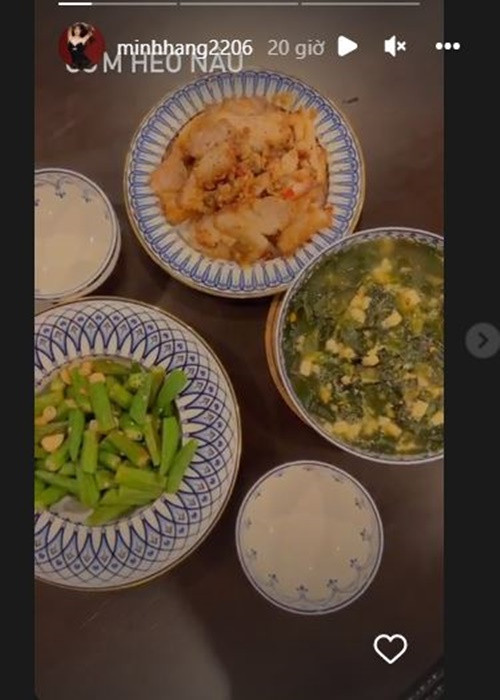 Cô khoe những món ăn tự tay làm. Ảnh chụp màn hình