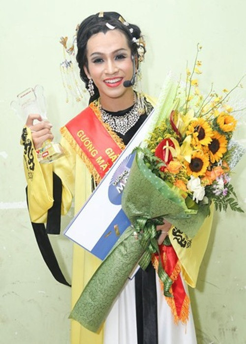 Bạch Công Khanh giành giải quán quân Gương mặt thân quen. Ảnh: FBNV