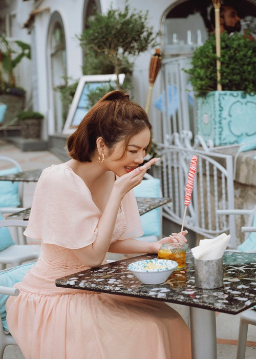 Vì lý do sức khỏe, Lý Nhã Kỳ cùng ê-kíp đã hủy bỏ lịch trình những ngày cuối của Cannes.