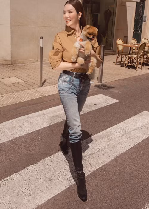 Street style ở châu Âu của Lý Nhã Kỳ có gì độc lạ, sang chảnh? Street style o chau Au cua Ly Nha Ky co gi doc la, sang chanh?