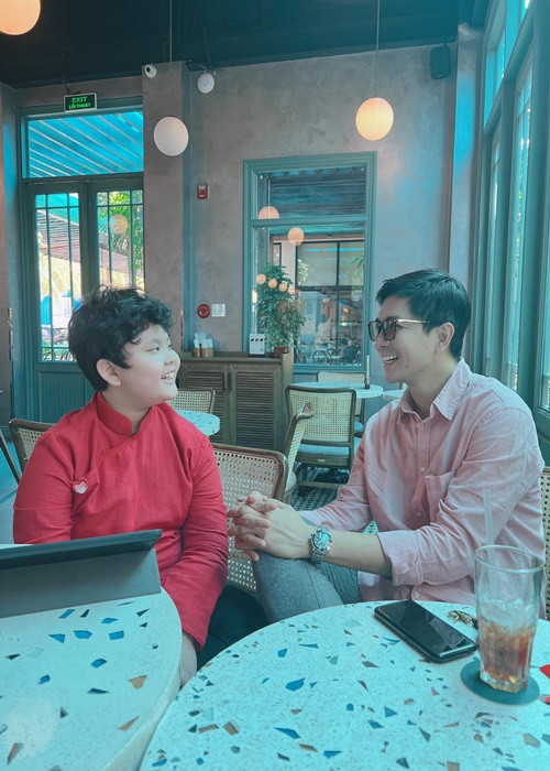 Tim vui vẻ mỗi lần dành thời gian cho con trai đầu lòng.