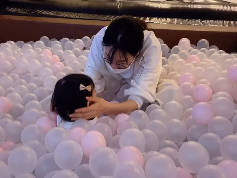 Con gái của "Người đẹp khóc" không lộ diện hoàn toàn. Ảnh: Instagram