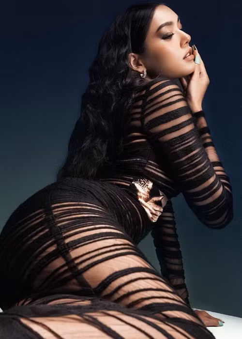 Á hậu Thảo Nhi không ngại mặc hở táo bạo khoe tối đa vẻ đẹp hình thể.