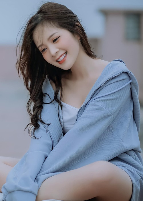 Nữ diễn viên phim “Lối nhỏ vào đời” sở hữu gương mặt xinh đẹp cùng vóc dáng nhỏ nhắn.