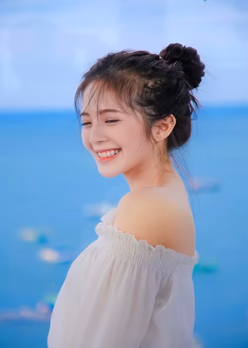 Cô nói: “Huyền đang cố chứng minh rằng, bản thân còn có thể làm được nhiều hơn, không chỉ là việc chụp ảnh”.