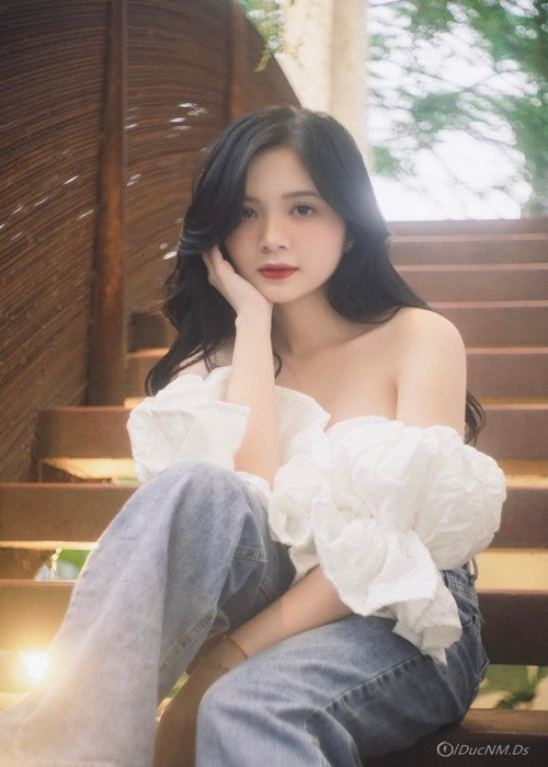 Trước “Lối nhỏ vào đời”, Ngọc Huyền đóng Mai - con gái ông Nghị và bà Diễm trong "Mặt nạ gương", Jun trong "Những ngày không quên".