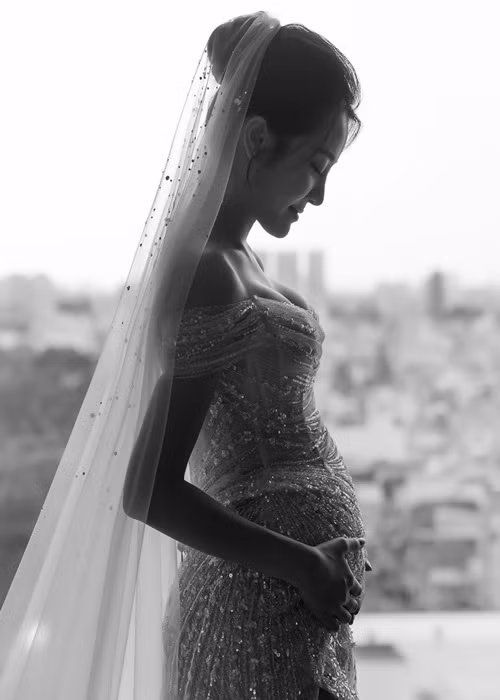 Tuy nhiên, cận ngày cưới nên phải thực hiện các công việc như phát thiệp và chuẩn bị tổ chức lễ cưới nên nữ diễn viên có phần đuối sức hơn so với trước đó. Ảnh: FBNV