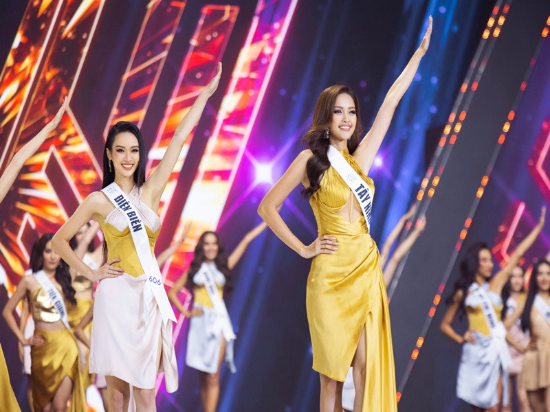 Ngọc Châu tỏa sáng trong chung kết cuộc thi nhờ vẻ rạng ngời, sự điềm tĩnh khi trả lời câu hỏi ứng xử. Ảnh: Fanpage