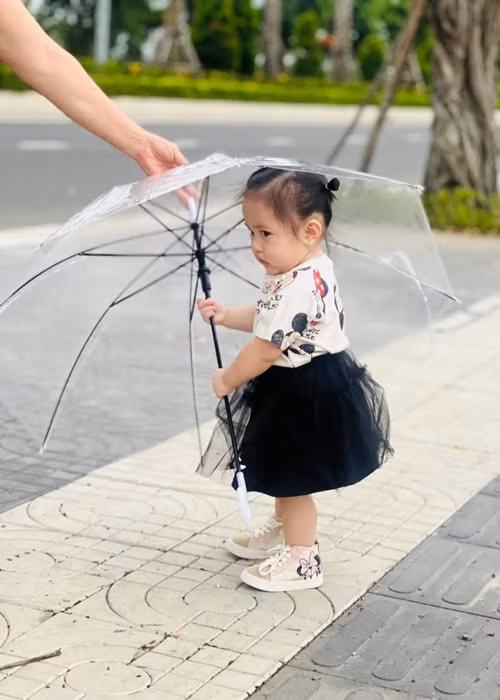 Nhờ vẻ ngoài đáng yêu, bé Bảo Ngọc có hợp đồng quảng cáo đầu tiên khi chỉ mới 6 tháng tuổi.