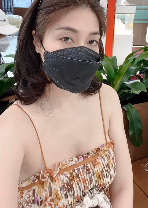 Nữ ca sĩ vẫn theo đuổi phong cách gợi cảm.