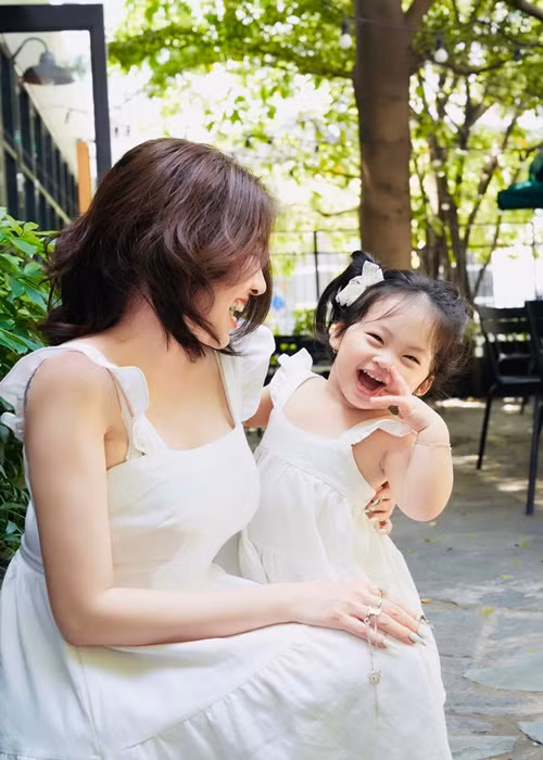 Vòng eo của Pha Lê giảm từ 72cm xuống 64cm còn vòng ba tăng từ 88cm đến 98cm.