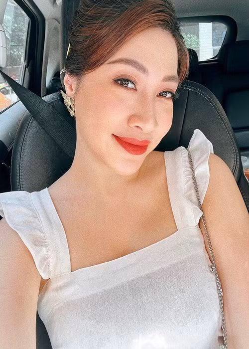 Nhan sắc của Pha Lê ngày càng hoàn thiện.