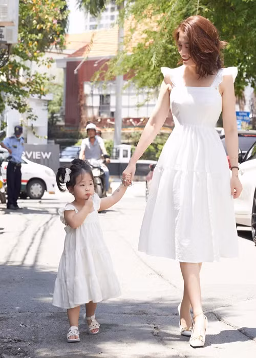 Pha Lê rất hài lòng về ca dao kéo. Trong cuộc phỏng vấn với Ngôi sao, nữ ca sĩ cho hay: "Bây giờ, tôi chỉ lo chăm sóc và giữ gìn những "thành quả" này. Tuy nhiên, tôi chỉ giữ vệ sinh chứ không kiêng khem và tập luyện. Tôi vừa lười lại ăn rất ngon miệng nên nếu mập lên thì chỉ có cách tiếp tục phẫu thuật thẩm mỹ".