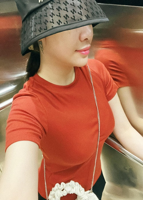 Vòng một của Pha Lê trở nên gọn gàng hơn sau khi dao kéo.