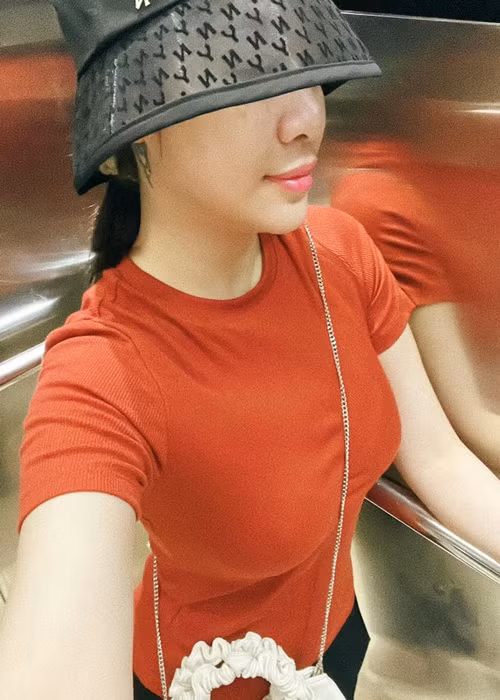 Vòng một của Pha Lê trở nên gọn gàng hơn sau khi dao kéo.