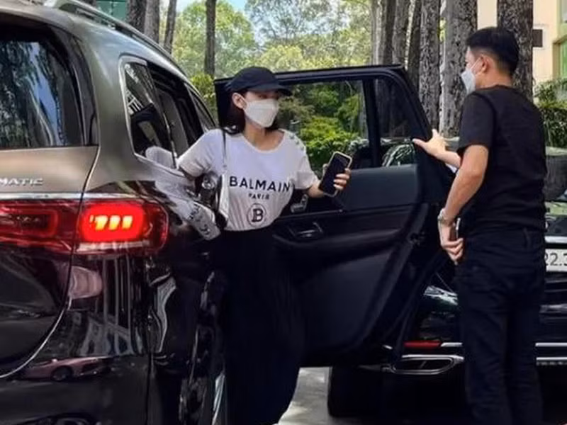 Gần đây, Minh Hằng được nửa kia đưa đi làm đẹp. Ảnh: Khỏe và đẹp