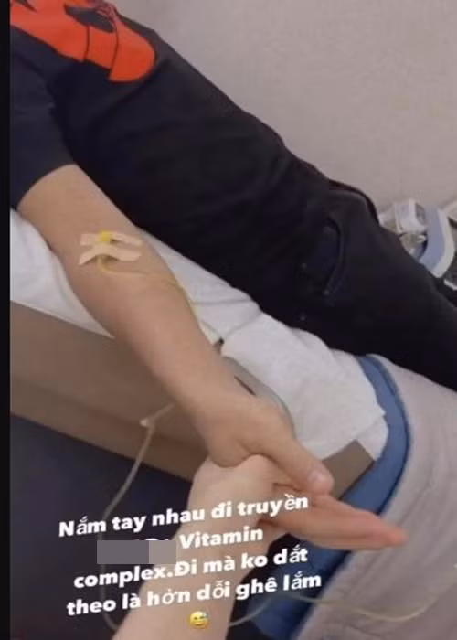 Nữ ca sĩ hài hước chia sẻ về chồng sắp cưới: “Đi mà không dắt theo là hờn dỗi ghê lắm”. Ảnh: Khỏe và đẹp