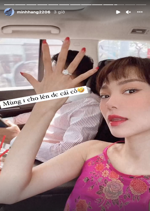 Minh Hằng được cầu hôn bằng nhẫn kim cương. Ảnh: Yan