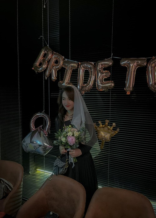 Cách đây ít ngày, Minh Hằng được tổ chức tiệc độc thân. Ảnh: FBNV