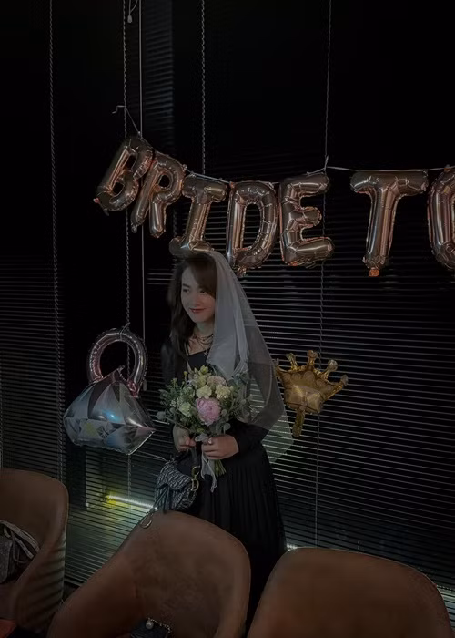 Cách đây ít ngày, Minh Hằng được tổ chức tiệc độc thân. Ảnh: FBNV