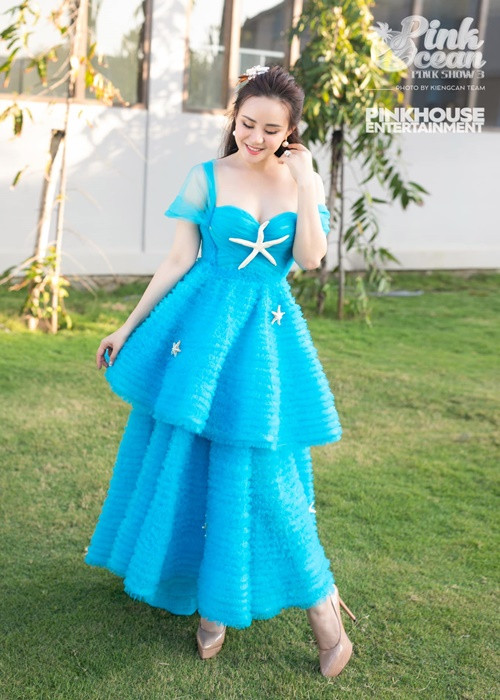 Nữ ca sĩ cũng tự tin làm người mẫu hồi tháng 1/2022.