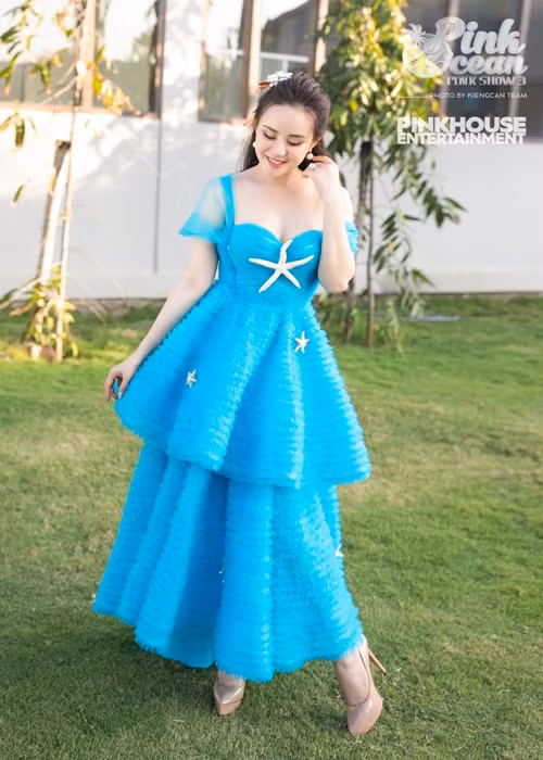 Nữ ca sĩ cũng tự tin làm người mẫu hồi tháng 1/2022.