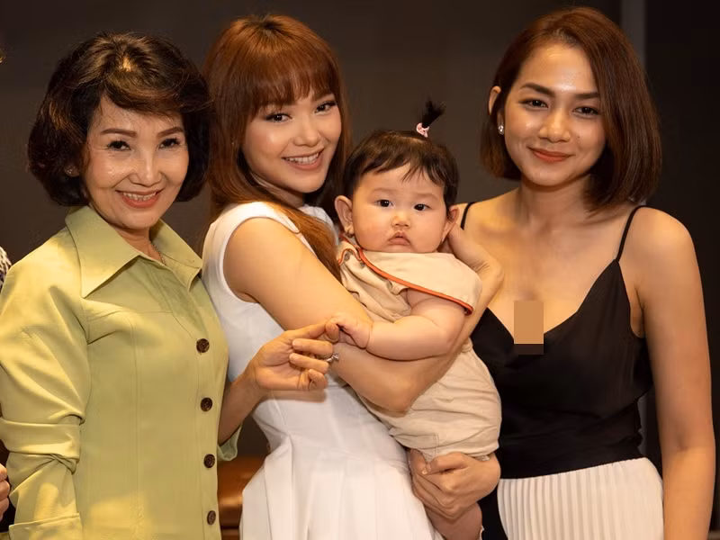 Minh Hằng chia sẻ: "Lúc đầu, cả bố lẫn mẹ đều không đồng ý. Thế nhưng đúng là chuyện tình cảm không giống như công việc, khi đặt ra kế hoạch thì chỉ cần thực hiện đúng như vậy là hoàn thành tiến độ”. Ảnh: VTC