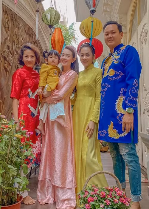 Em trai của Minh Hằng đã lập gia đình. Ảnh: FBNV