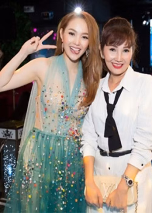 Bà Minh Châu khá trẻ trung so với tuổi 57. Ảnh: Phụ nữ Việt Nam