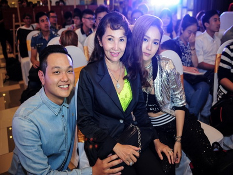 18 năm sau ly hôn, bà Minh Châu và chồng cũ về ở chung sau khi hai chị mẹ Minh Hằng cố gắng hàn gắn hai người. Ảnh: Khám phá