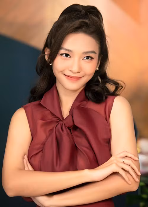 Khả Ngân từng tiết lộ, chính Minh Hằng là người khuyến khích cô cắt tóc ngắn khi vào vai Tuệ Nhi trong “11 tháng 5 ngày”. Ảnh: FBNV