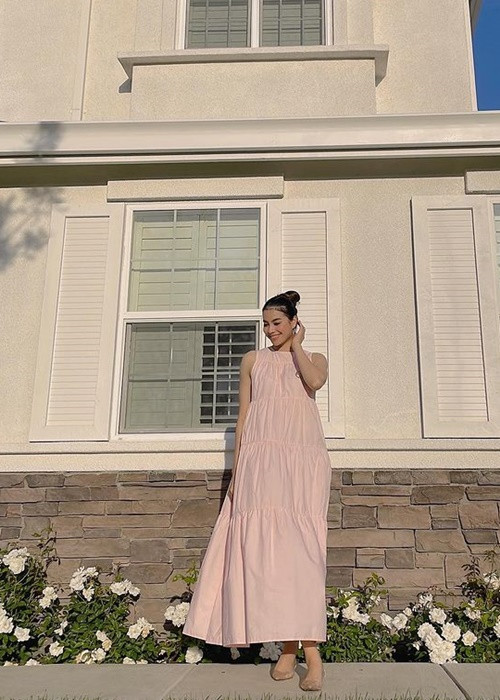 Quản lý của Phạm Hương chia sẻ, cô về nước để thăm gia đình cũng như tham gia một số hoạt động. Nhiều fan hy vọng cô sẽ góp mặt bán kết, chung kết Hoa hậu Hoàn vũ Việt Nam 2022. Ảnh: Instagram