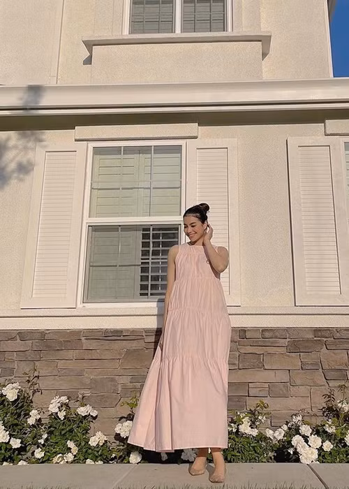 Quản lý của Phạm Hương chia sẻ, cô về nước để thăm gia đình cũng như tham gia một số hoạt động. Nhiều fan hy vọng cô sẽ góp mặt bán kết, chung kết Hoa hậu Hoàn vũ Việt Nam 2022. Ảnh: Instagram