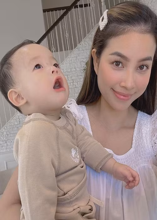 Hai nhóc tì nhà Phạm Hương đều kháu khỉnh. Ảnh: Instagram