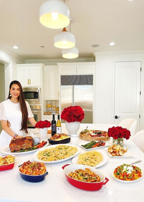 Cuộc sống của Phạm Hương ở Mỹ đầy xa hoa. Cô ở biệt thự, đi siêu xe, mặc đồ hiệu. Ảnh: Instagram