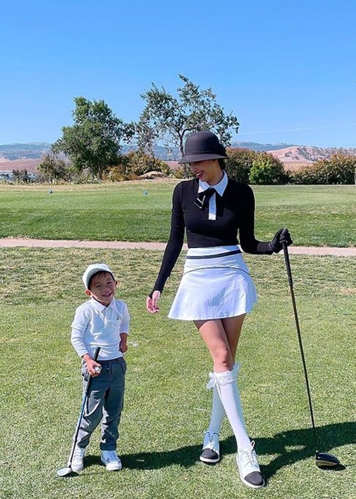 Gần đây, người đẹp liên tục đăng tải ảnh đi chơi golf. Ảnh: Instagram
