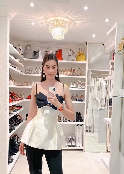 Phạm Hương khoe tủ đồ hiệu ở Mỹ. Ảnh: Instagram
