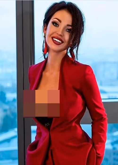 Trước khi vướng vòng lao lý, Kristina Dukhina giành danh hiệu Á hậu 1 cuộc thi Miss Dubai 2019. Năm 2020, cô đăng quang cuộc thi nhan sắc Grand Prix Miss Federation ở Nga. Ảnh: Zing