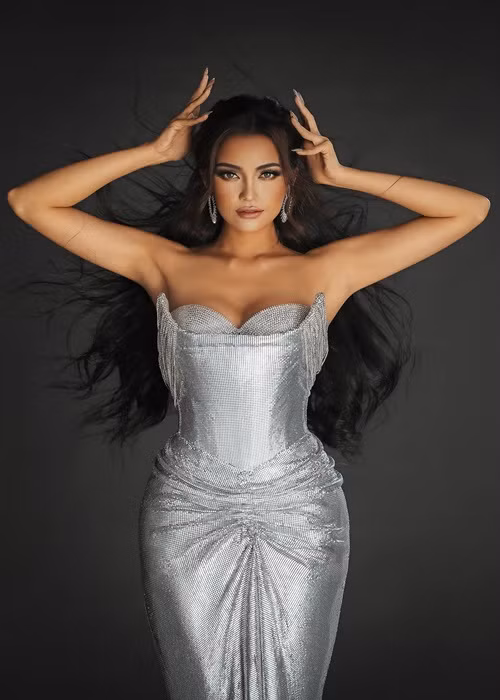 Ngọc Châu còn sở hữu làn da nâu khỏe khoắn.