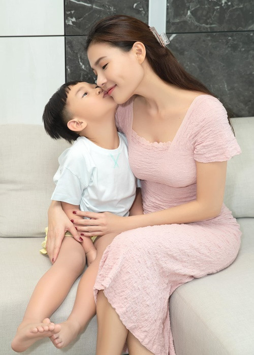 Thúy Diễm dự định sẽ sinh thêm con trong năm 2023.