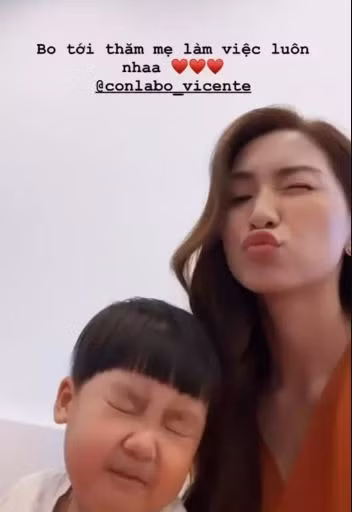 Khi cần "tấu hề" thì con trai của Hòa Minzy mới phụ họa cùng mẹ thôi nhé.