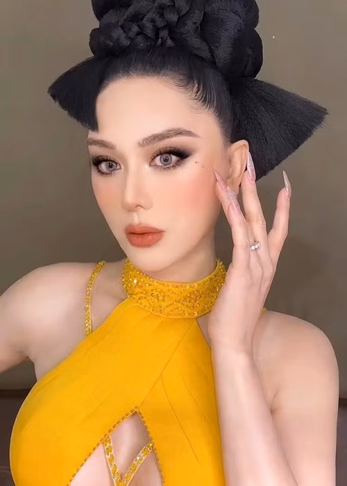 Trong khi chồng cũ của Lâm Khánh Chi tuyên bố hẹn hò người mới vào tháng 2/2022, nữ ca sĩ chuyển giới vẫn độc thân, chưa yêu ai.