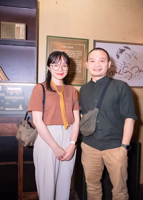 Vợ chồng Lại Bắc Hải Đăng cùng làm việc ở VTV. Trong cuộc phỏng vấn với Vietnamnet, con trai của Lại Văn Sâm cho biết, anh không nhận thấy có vấn đề gì quá lớn khi cả hai làm chung. Cả hai cũng đã tìm được tiếng nói chung trong cách hỗ trợ nhau trong cuộc sống và công việc. Ảnh: Dân Việt