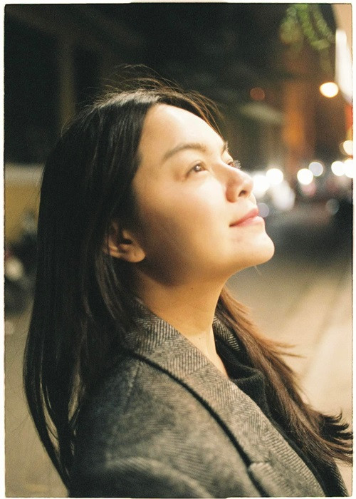 Nữ ca sĩ khẳng định cô không đi tìm người hoàn hảo mà chỉ đi tìm người phù hợp với mình, đồng cảm, chia sẻ và yêu thương những gì cô đã có.