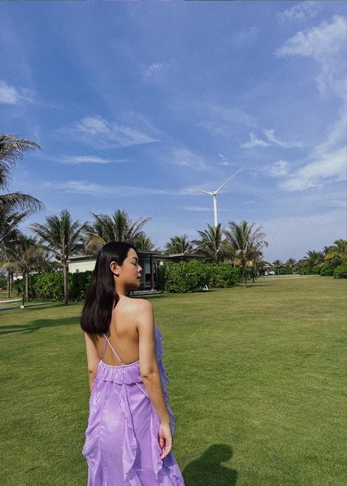 Cô trải lòng: “Cho đến hôm đó, tôi mới thật sự được biết là được cầu hôn có ý nghĩa thế nào. Đó là những cảm xúc mà tôi nghĩ hạnh phúc không tự nhiên mà đến. Điều đó xảy ra cũng giống như khi người đó xuất hiện đúng lúc tôi không tìm kiếm gì. Không tìm kiếm không có nghĩa là tôi không tin vào hạnh phúc, vì tôi còn quá nhiều điều phải lo trong đời sống. Đó là cuộc sống, sự nghiệp, hai đứa con của tôi”.