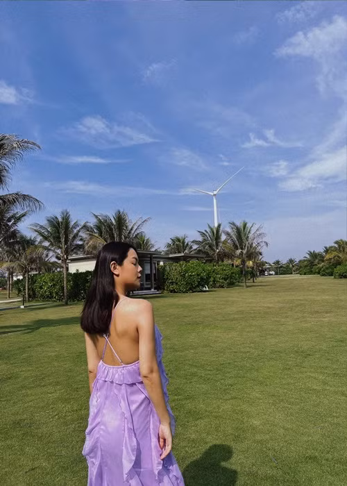 Cô trải lòng: “Cho đến hôm đó, tôi mới thật sự được biết là được cầu hôn có ý nghĩa thế nào. Đó là những cảm xúc mà tôi nghĩ hạnh phúc không tự nhiên mà đến. Điều đó xảy ra cũng giống như khi người đó xuất hiện đúng lúc tôi không tìm kiếm gì. Không tìm kiếm không có nghĩa là tôi không tin vào hạnh phúc, vì tôi còn quá nhiều điều phải lo trong đời sống. Đó là cuộc sống, sự nghiệp, hai đứa con của tôi”.