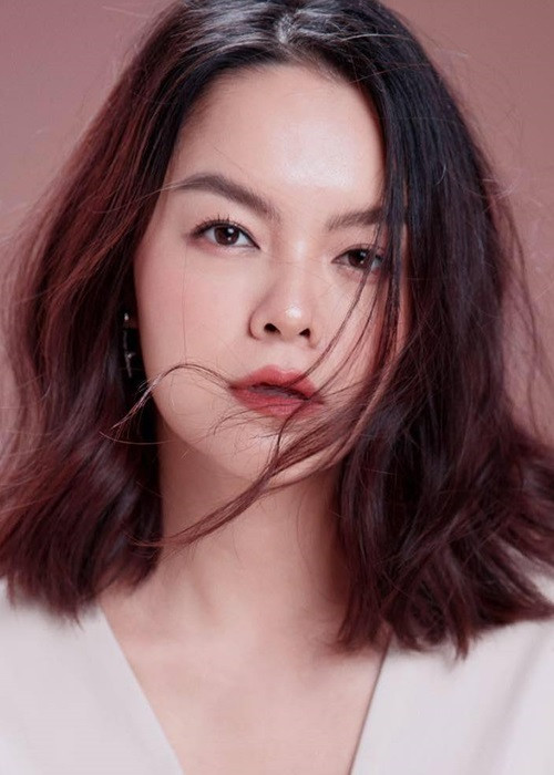 Năm 2019, một năm sau khi ly hôn, bà mẹ hai con chia sẻ trong một chương trình rằng, sau khi ly hôn, cô vẫn được những chàng trai 9x tán tỉnh.