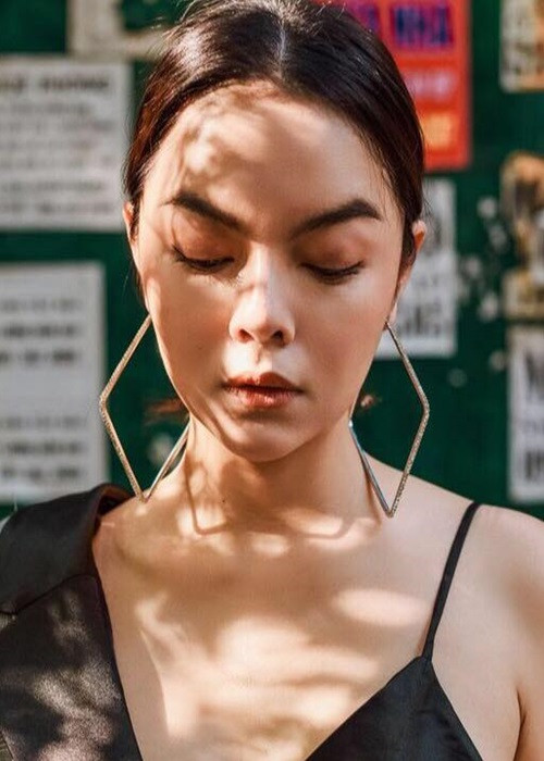 Khi chia tay Quang Huy, Phạm Quỳnh Anh thừa nhận, cô chới với. Những khi ở một mình, cô đau khổ và có thể khóc một cách thoải mái thay vì thể hiện mình rất ổn.