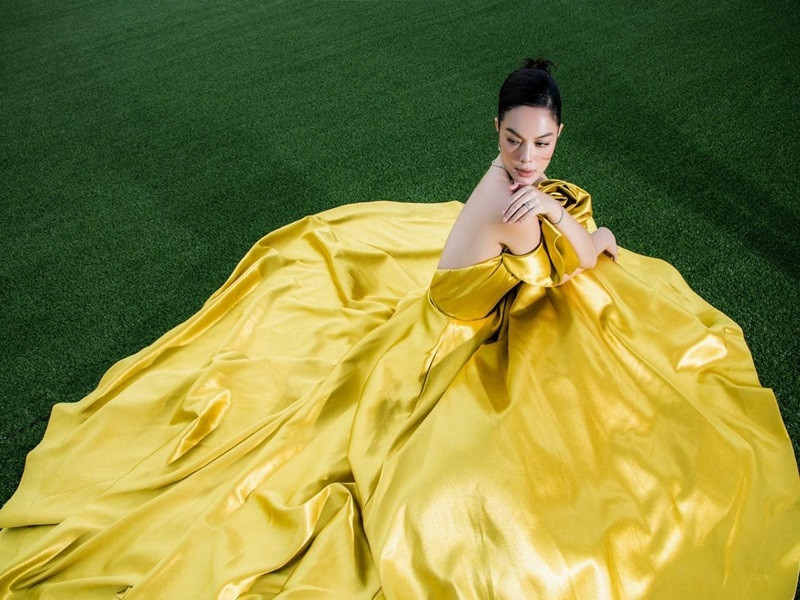 Phạm Quỳnh Anh còn bật mí, trong một bữa tiệc, bạn trai mới và chồng cũ của cô có cơ hội gặp nhau. “Cả hai đã biết nhau, cảm thấy không có trở ngại trong cảm xúc”, cô tiết lộ.