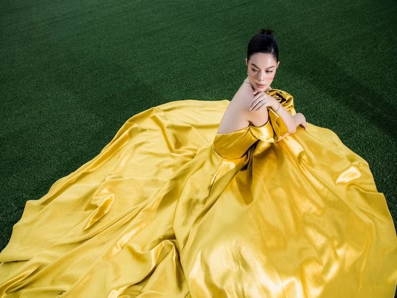 Phạm Quỳnh Anh còn bật mí, trong một bữa tiệc, bạn trai mới và chồng cũ của cô có cơ hội gặp nhau. “Cả hai đã biết nhau, cảm thấy không có trở ngại trong cảm xúc”, cô tiết lộ.